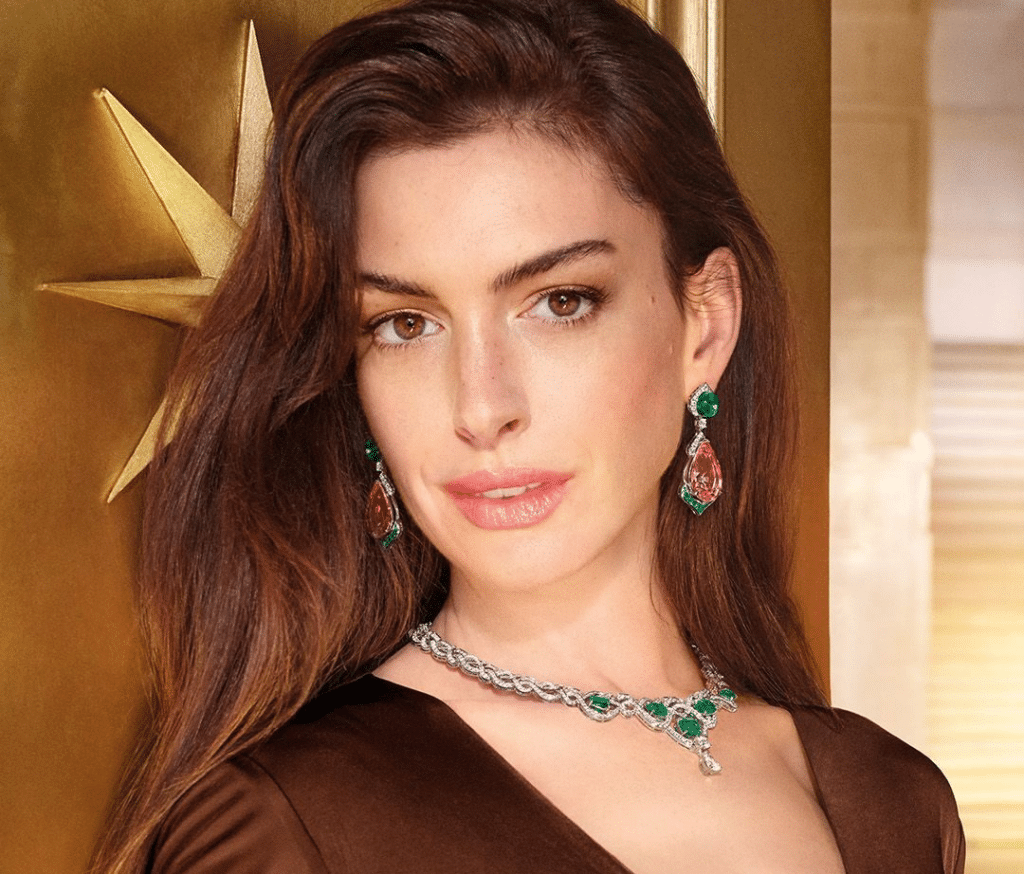 Rozjasnite Vianoce dokonalým šperkom. Odhaľte elegantné aj roztomilé kolekcie luxusných značiek