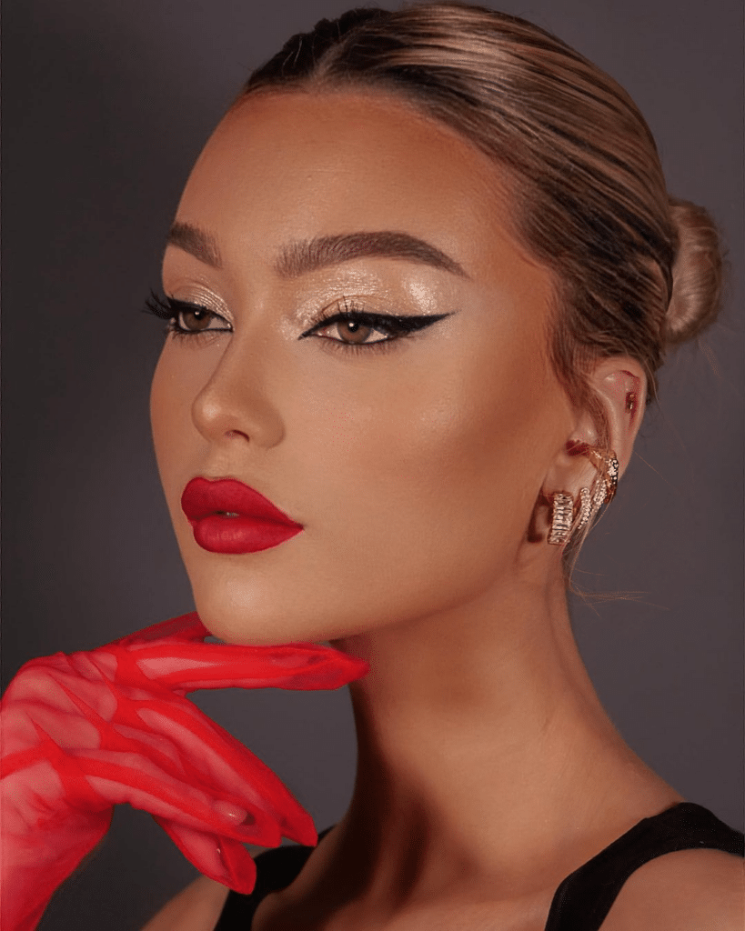 Rozžiarte každý vianočný večierok. Objavte očarujúce festive make-up looky