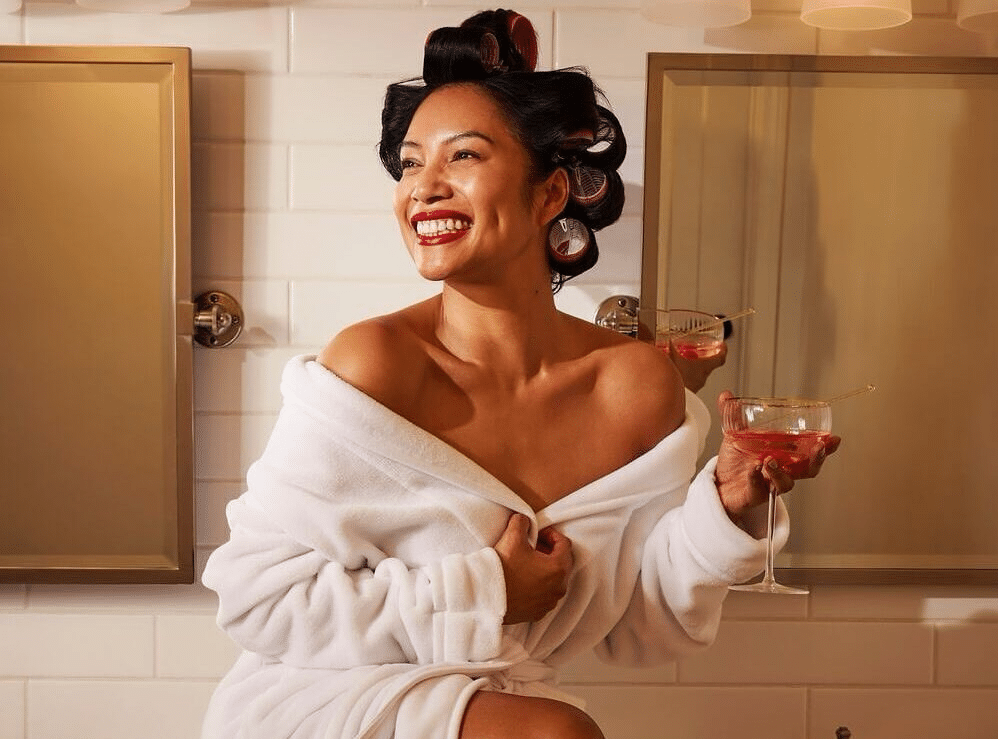 Zdvihnite starostlivosť o vlasy na novú úroveň. Vyskúšajte hodvábny turban, hrebeň na mokré vlasy alebo špeciálny uterák