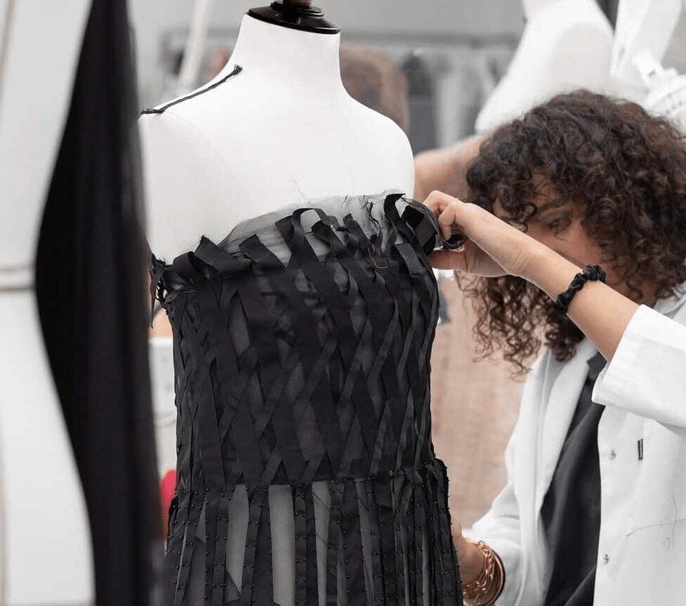 Nová výstava Dior oslavuje ženy. Zdôrazňuje feministickú posolstvo módneho domu