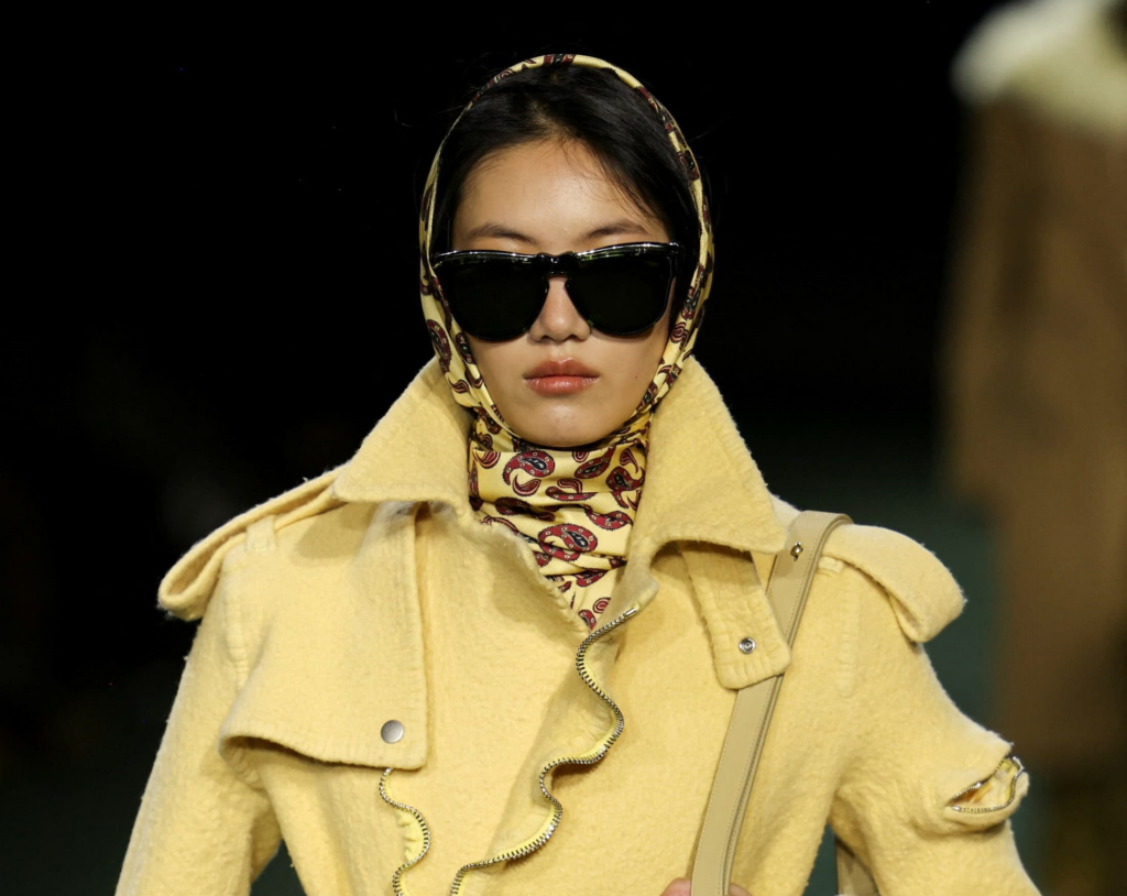 LFW: Daniel Lee ponúkol vonkajšiu eleganciu. Definoval objaviteľov Burberry