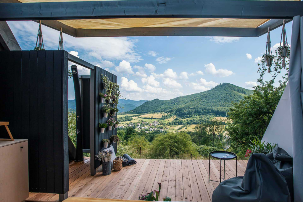 Kombinácia luxusu a kempovania vám zaručí vytúžený odpočinok. Postarajú sa o to najlepšie glampingové miesta na Slovensku