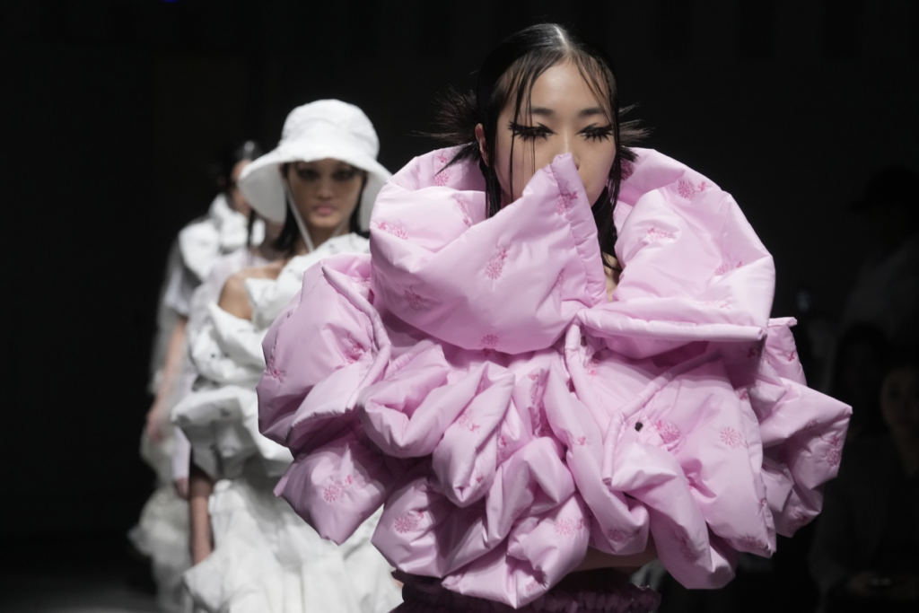 Tokijský týždeň módy. Slávny, ale zanedbávaný týždeň módy sa skončil